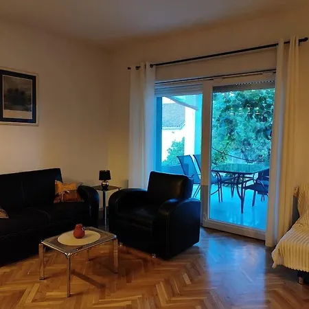 Apartment Kyra With Terrace And Garden *