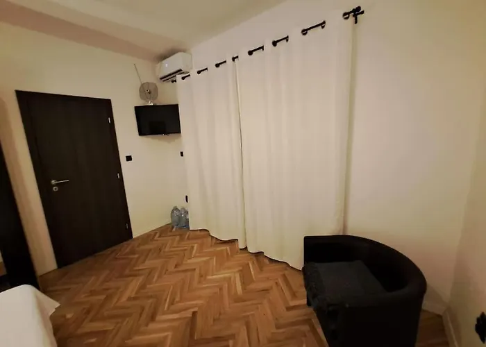 Kyra With Terrace And Garden Trogir