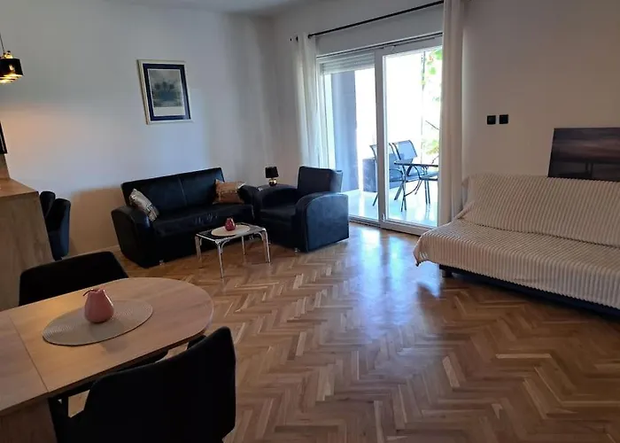 Kyra With Terrace And Garden Apartman Trogir