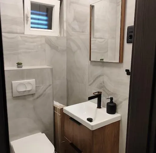 Kyra With Terrace And Garden *