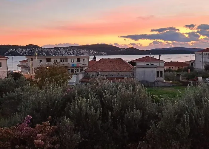 Kyra With Terrace And Garden Apartman Trogir