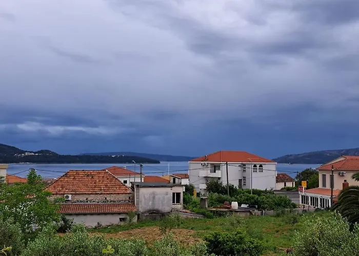 Apartman Kyra With Terrace And Garden