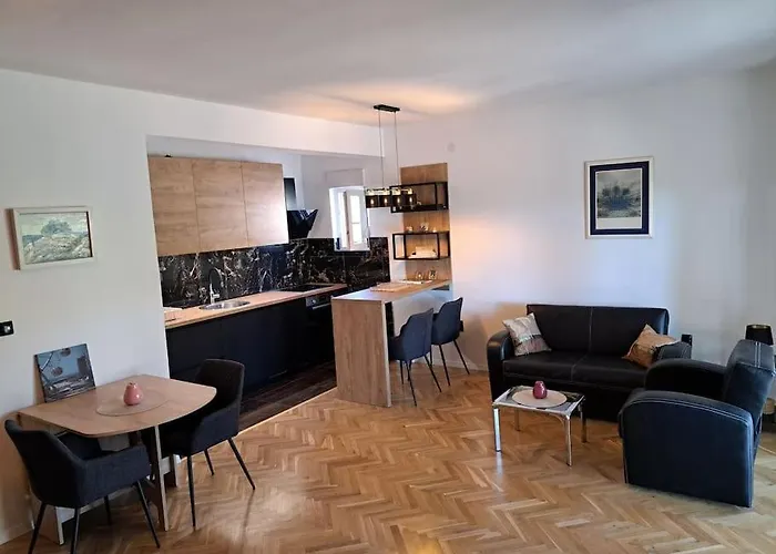 Kyra With Terrace And Garden *