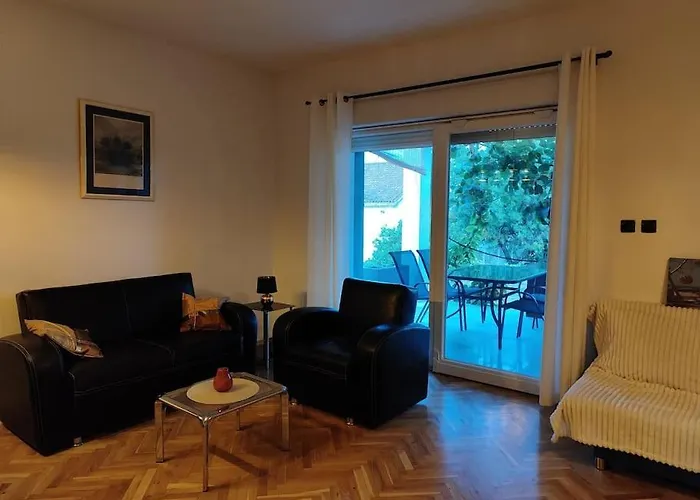Apartman Kyra With Terrace And Garden *