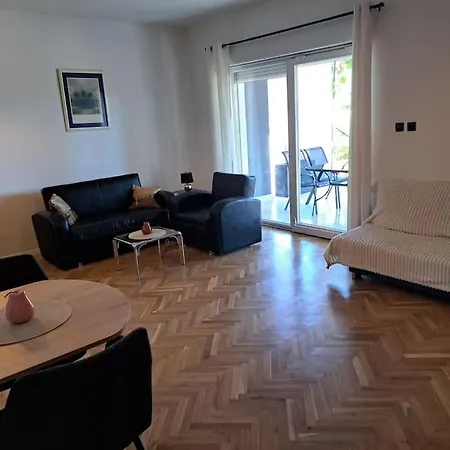 Kyra With Terrace And Garden Apartamento Trogir